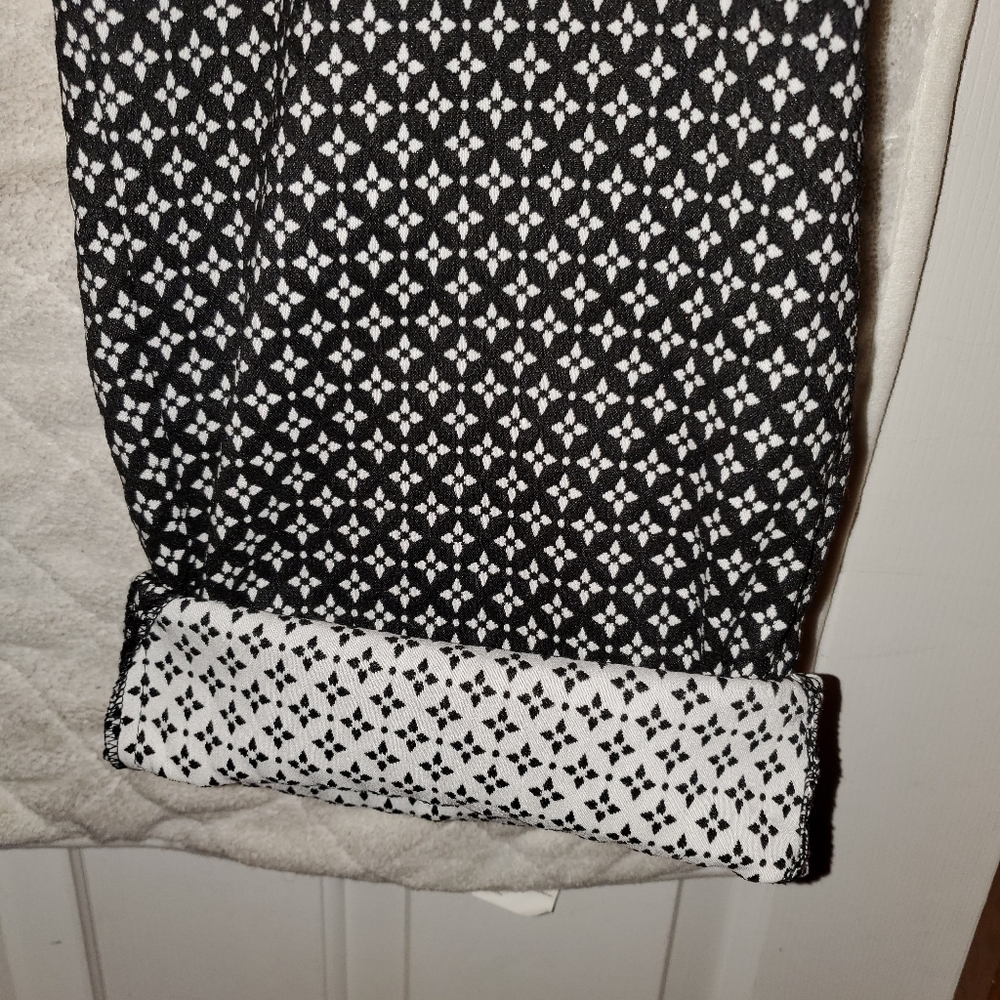 Lane Bryant 28 black white pattern The Lena capris crop ankle pants stretch - Picture 5 of 7